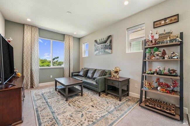 Building Photo - 2056 Parsons Dr