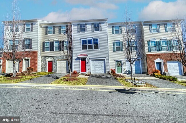 Building Photo - 105 Lantana Ln