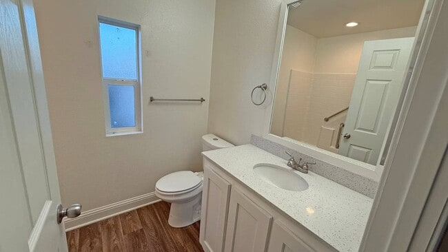 Building Photo - 21100 State St