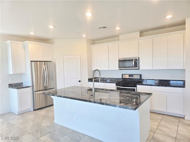 Building Photo - 2406 Bellinzona Pl