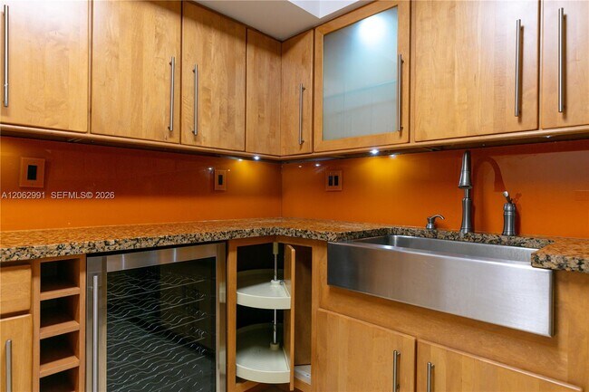 Building Photo - 3500 Mystic Pointe Dr