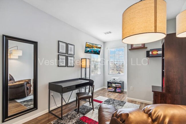 Building Photo - 3912 S Carson St