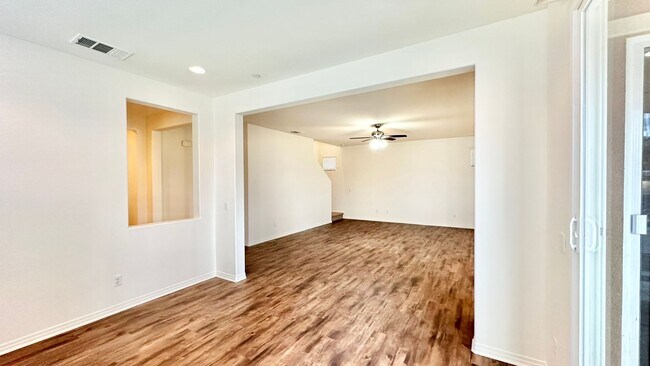 Building Photo - Beautiful, Stand Alone Condo in Resort-lik...