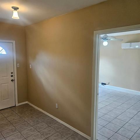 Building Photo - 2221 Ridgedale Dr