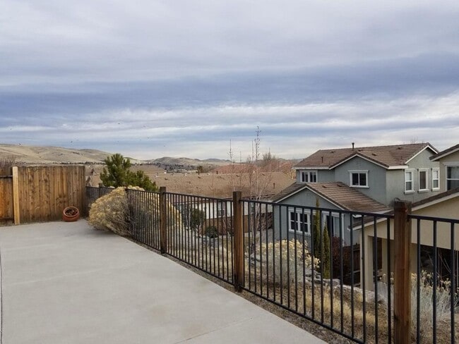Building Photo - Northwest 2 story home with beautiful city...