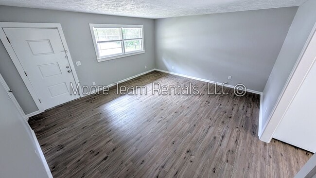 Building Photo - 182 Ewart Dr