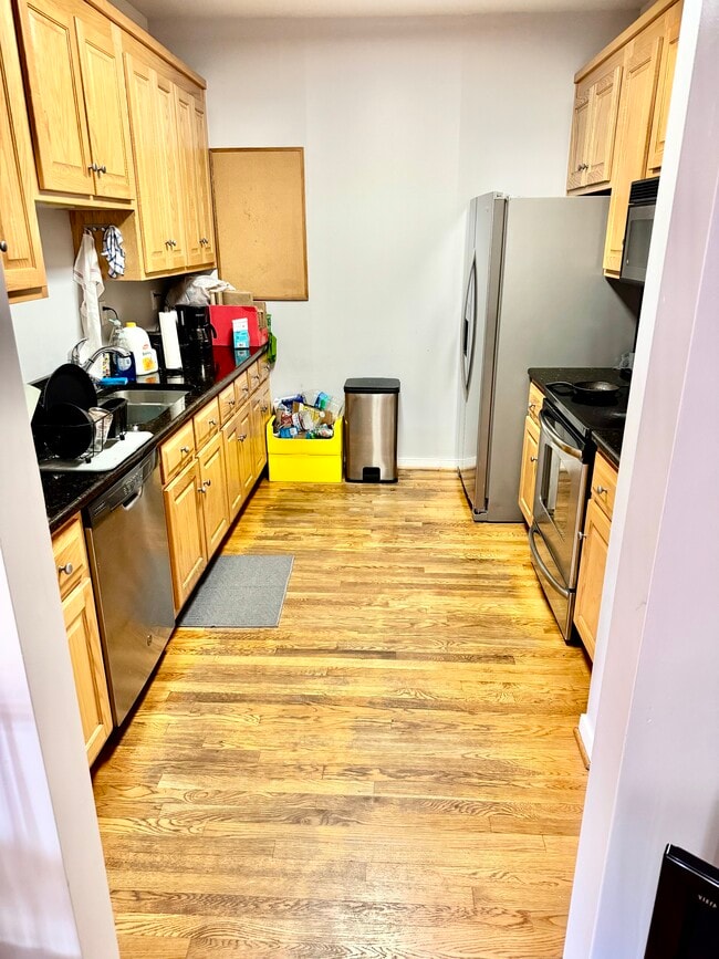 Building Photo - 1006 W Clay St