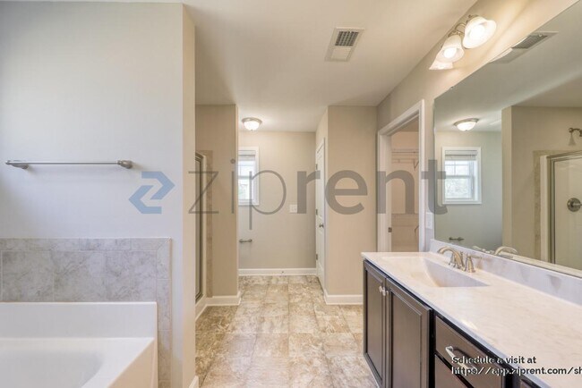 Building Photo - 268 E Webber Ln