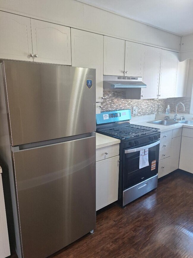 Building Photo - 5118 Pembroke Ave