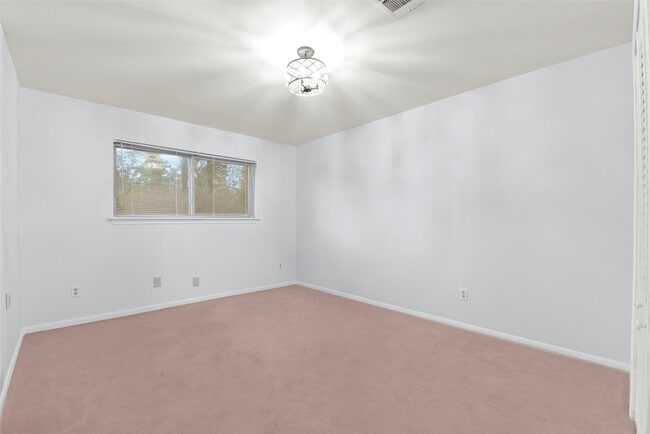 Building Photo - 3838 Glenheather Dr