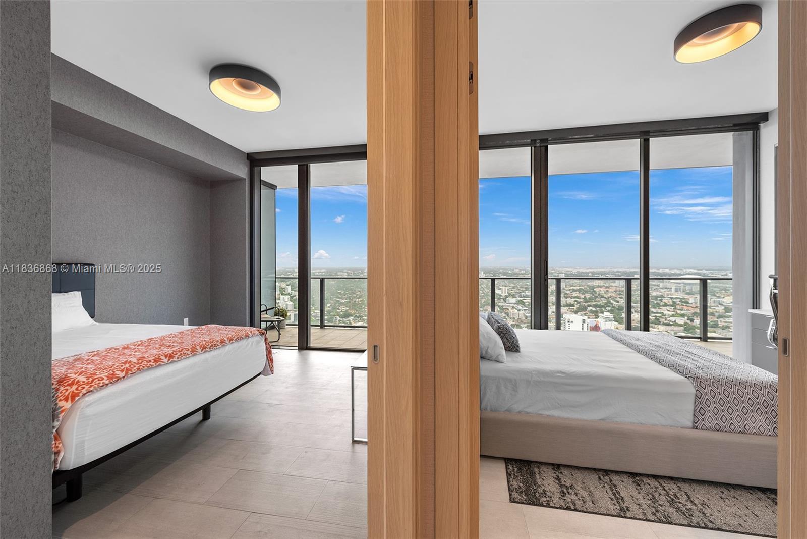 Building Photo - 1000 Brickell Plz