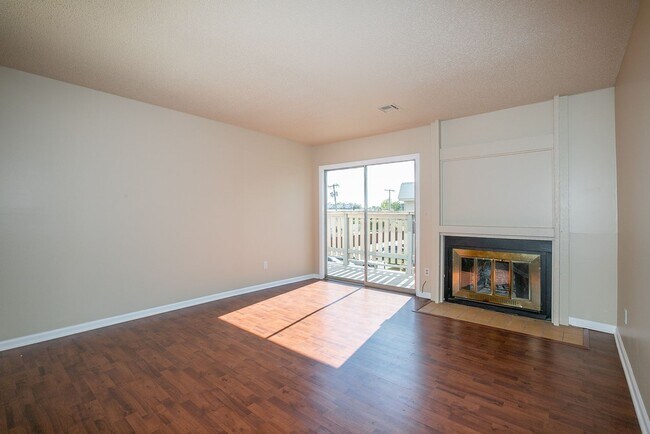 Building Photo - Spacious 3 Bed 2 Bath Condo in Tulsa!