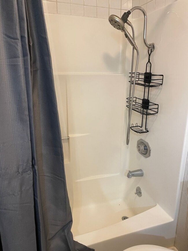 Building Photo - 1/2 Off First Full Months Rent w/ 12m Leas...