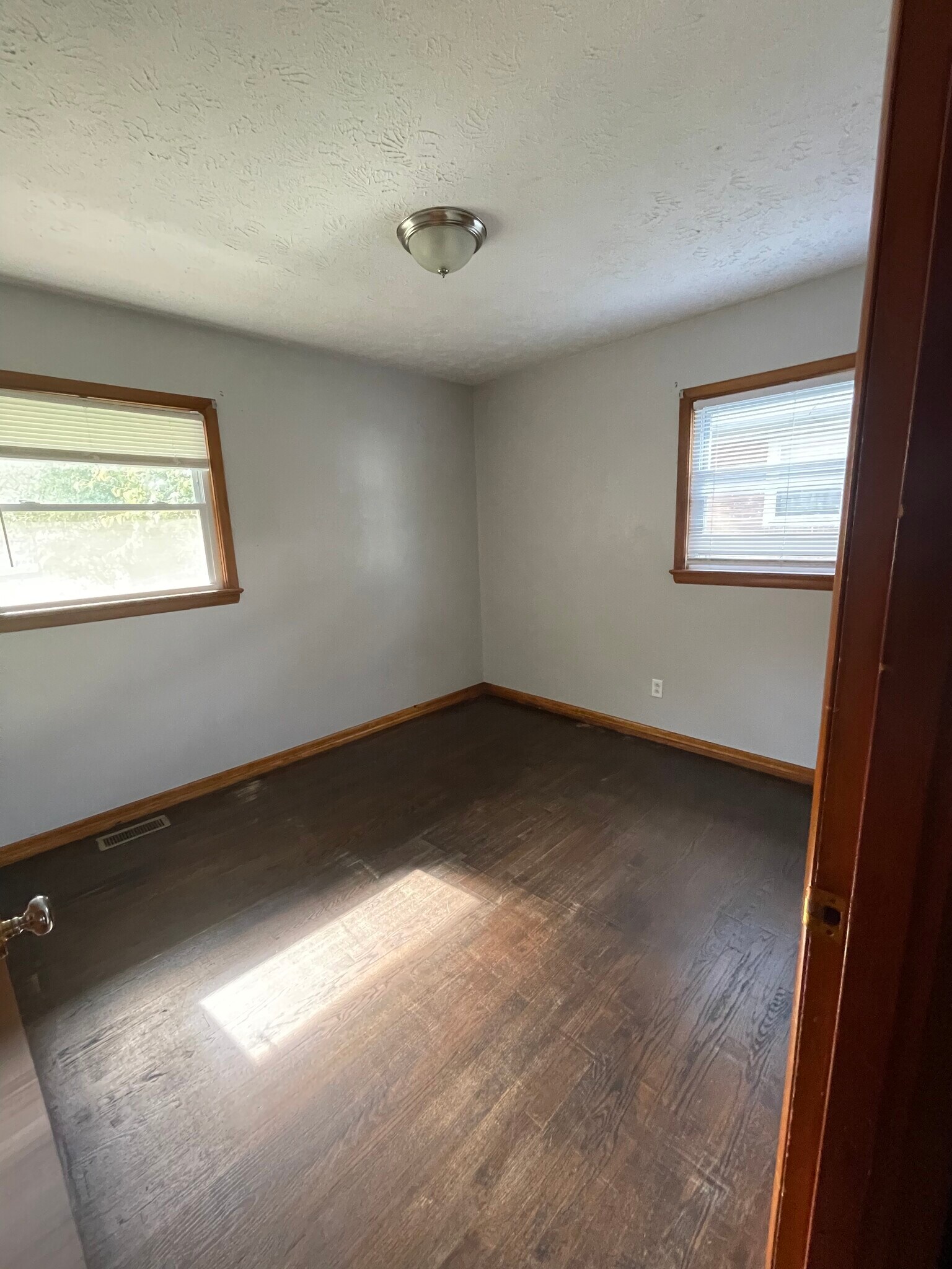 Building Photo - 710 Tamarack Rd