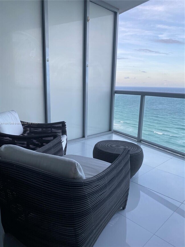 Building Photo - 17121 Collins Ave