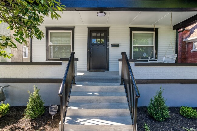 Building Photo - HOUSE FOR RENT