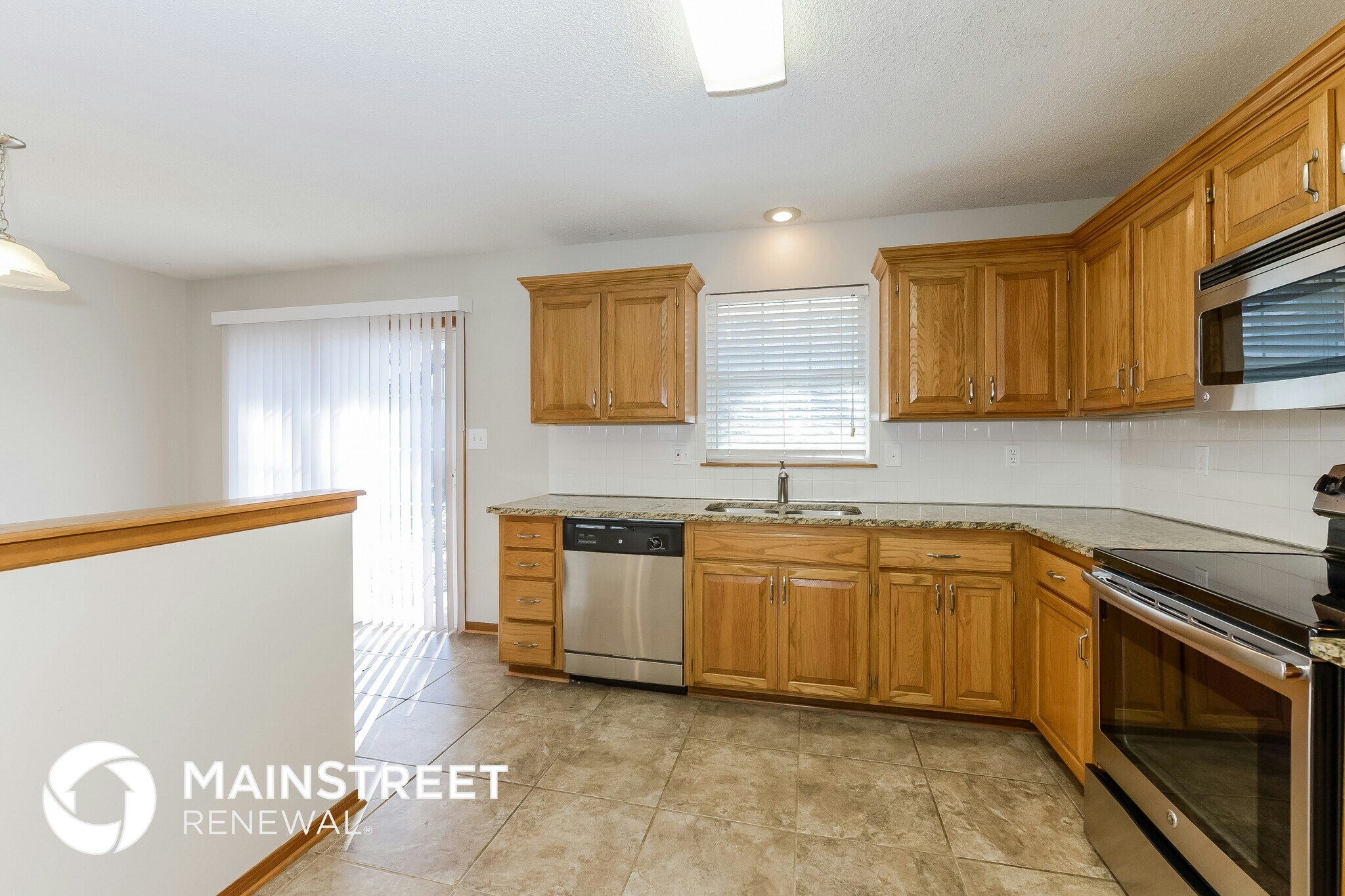 Building Photo - 1463 NW Foxboro Rd