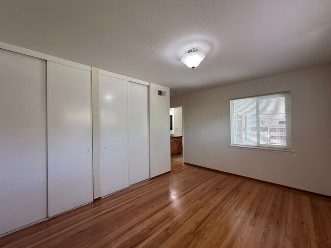 Building Photo - LARGE YARD, 3/2, Remodeled, AC, Cat Friend...