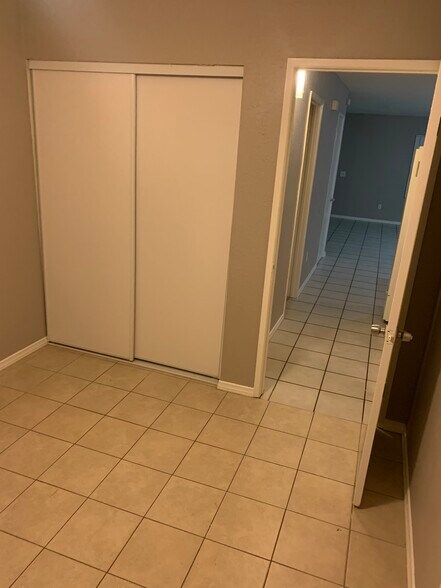 Building Photo - 220 N Hargrave St