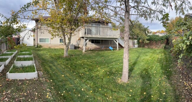 Building Photo - 1011 W 600 S