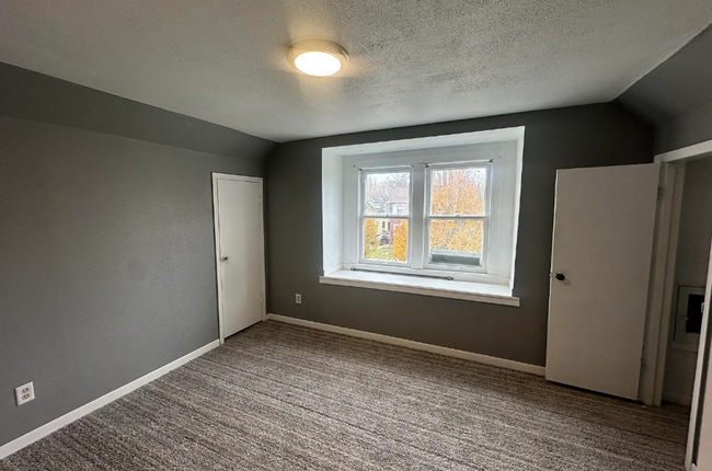 Building Photo - Spacious 3-Bedroom Home