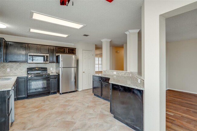 Building Photo - 3807 Eagles Nest St