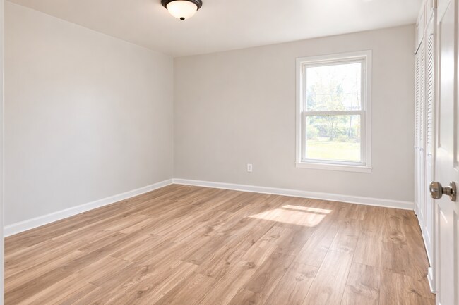 Building Photo - LIMITED TIME**1/2 OFF DEPOSIT**