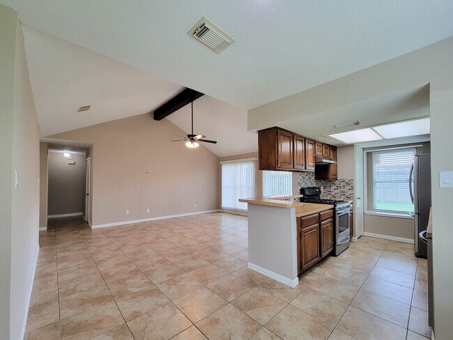 Building Photo - BEAUTIFUL 3 BEDROOM 2 BATH UPDATED HOME WI...
