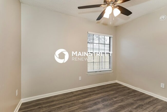 Building Photo - 4 Bedroom Pet-Friendly Home in JACKSONVILL...