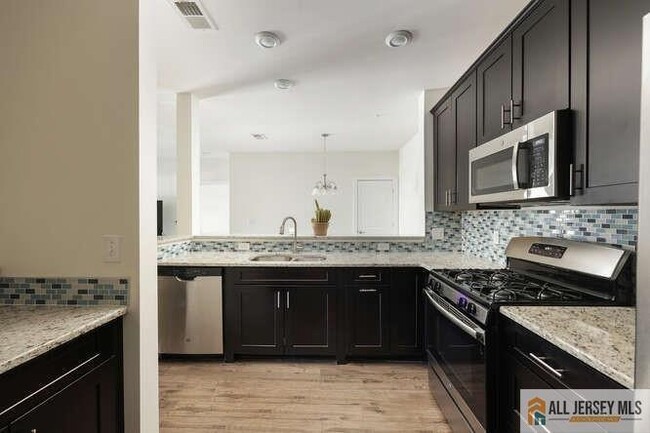 Building Photo - 421 Tavern Rd