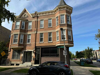 Building Photo - 1458 N Maplewood Ave