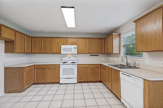 Building Photo - 9812 Coolidge Dr