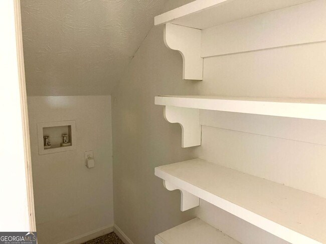 Building Photo - 415 Hillsdale Dr