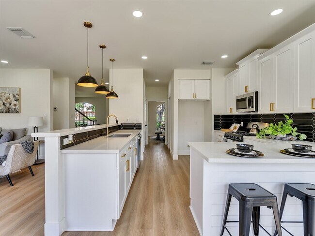 Building Photo - 246 Cedar Elm Ln