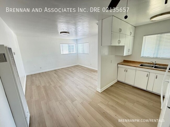 Building Photo - 4217 1/2 3rd Ave.-