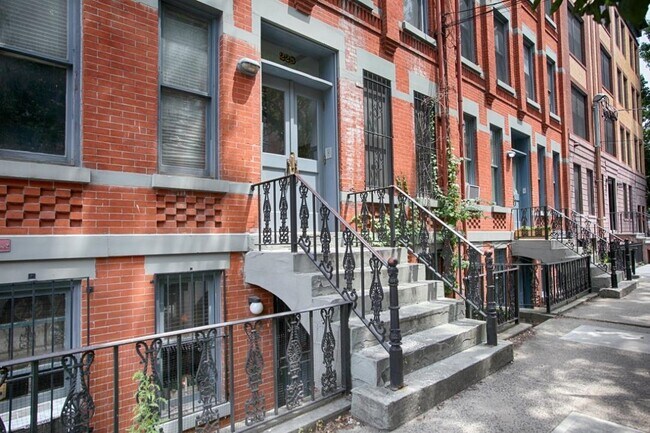 Building Photo - 228 1st St