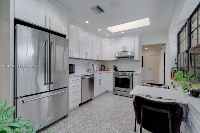 Building Photo - 16102 SW 98th Ave