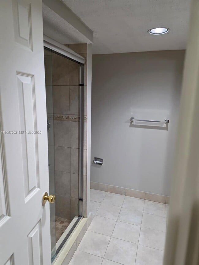 Building Photo - 6630 Racquet Club Dr