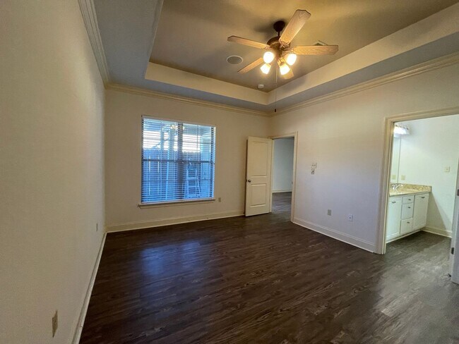 Building Photo - Spacious 3 Bedroom Condo in a Gated Community
