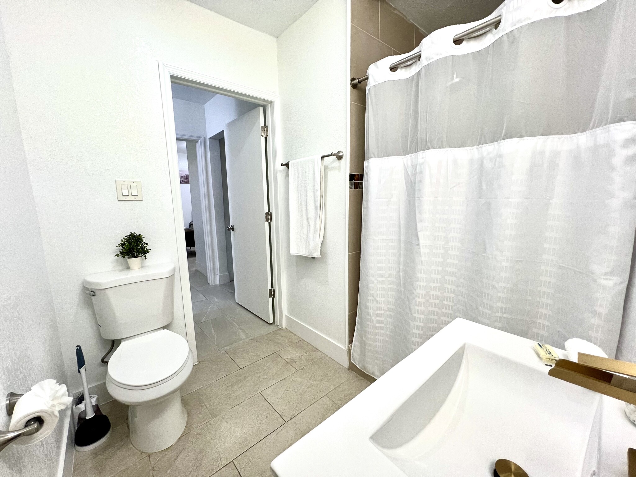 Bathroom #2- located in the hallway - 1270 SW 29th St