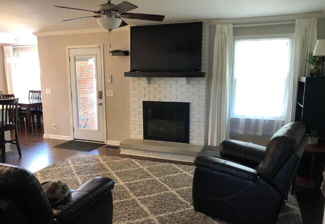 Building Photo - 3bed/2bth. Once acre lot w/storage shed an...