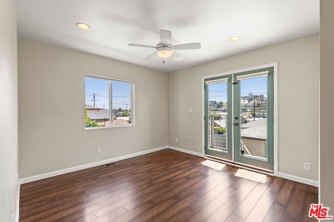 Building Photo - 2320 Belleglade Ave