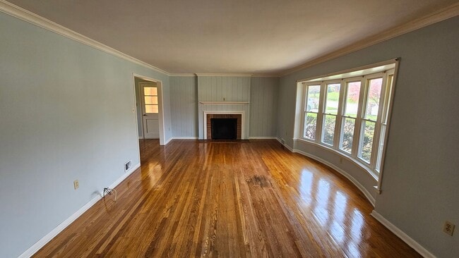 Building Photo - 4 Bedroom Single Family Home