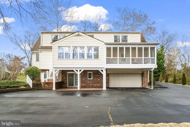 Building Photo - 6321 Higham Dr