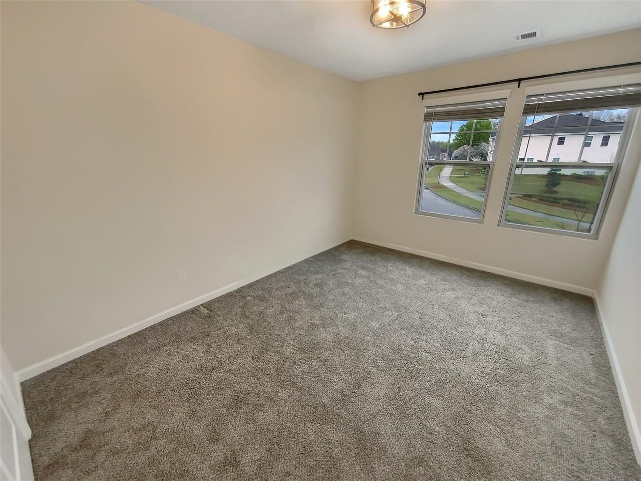 Building Photo - 11052 Chalkbark Ln