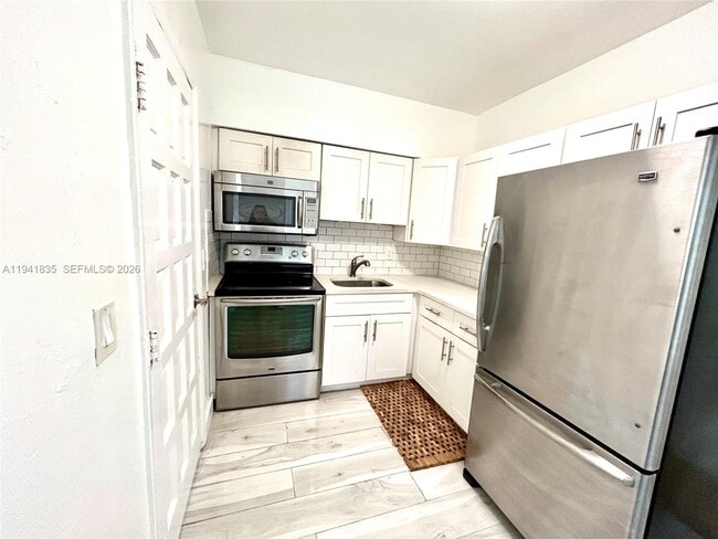 Building Photo - 6701 NE Miami Pl