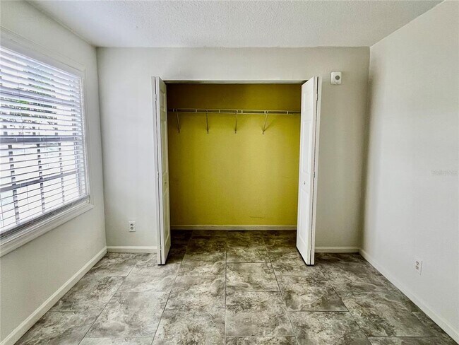 Building Photo - 5111 Coquina Key Dr SE