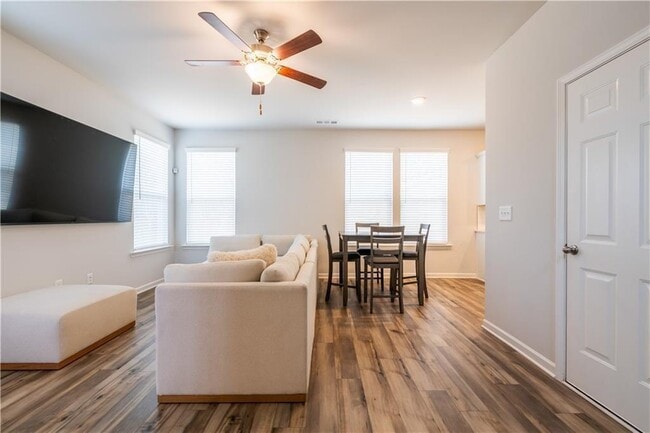 Building Photo - 4700 Blake Lp
