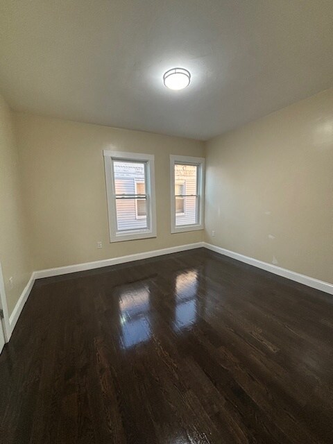 Building Photo - 609 Morton St