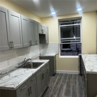 Building Photo - 132 E 52nd St